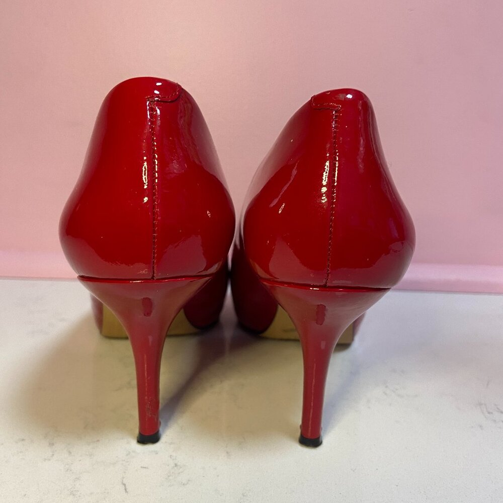 Vince Camuto Harriet Red Patent Leather Peep Toe Pumps – Size 7.5B
